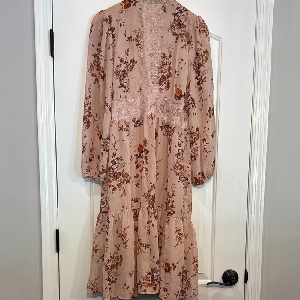 ⚫️ Xhilaration Tan/Pink Floral Dress Size Medium